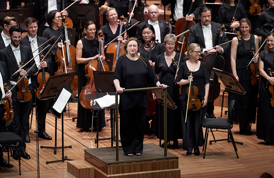 Simone Young conducts Die Walküre (photograph by Jay Patel and courtesy of Sydney Symphony Orchestra)